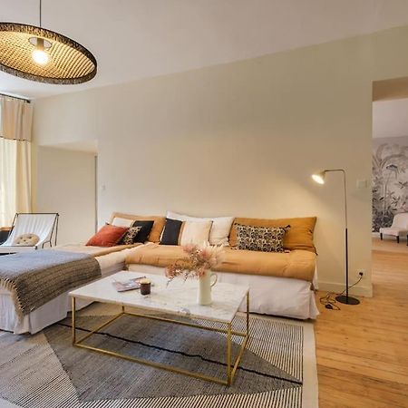 Appartement Avec Son Patio Dans Centre Historique De Bourg Екстериор снимка