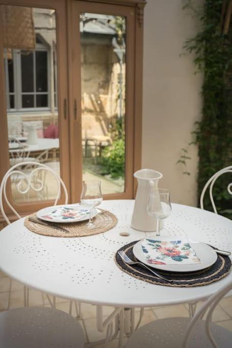 Appartement Avec Son Patio Dans Centre Historique De Bourg Екстериор снимка