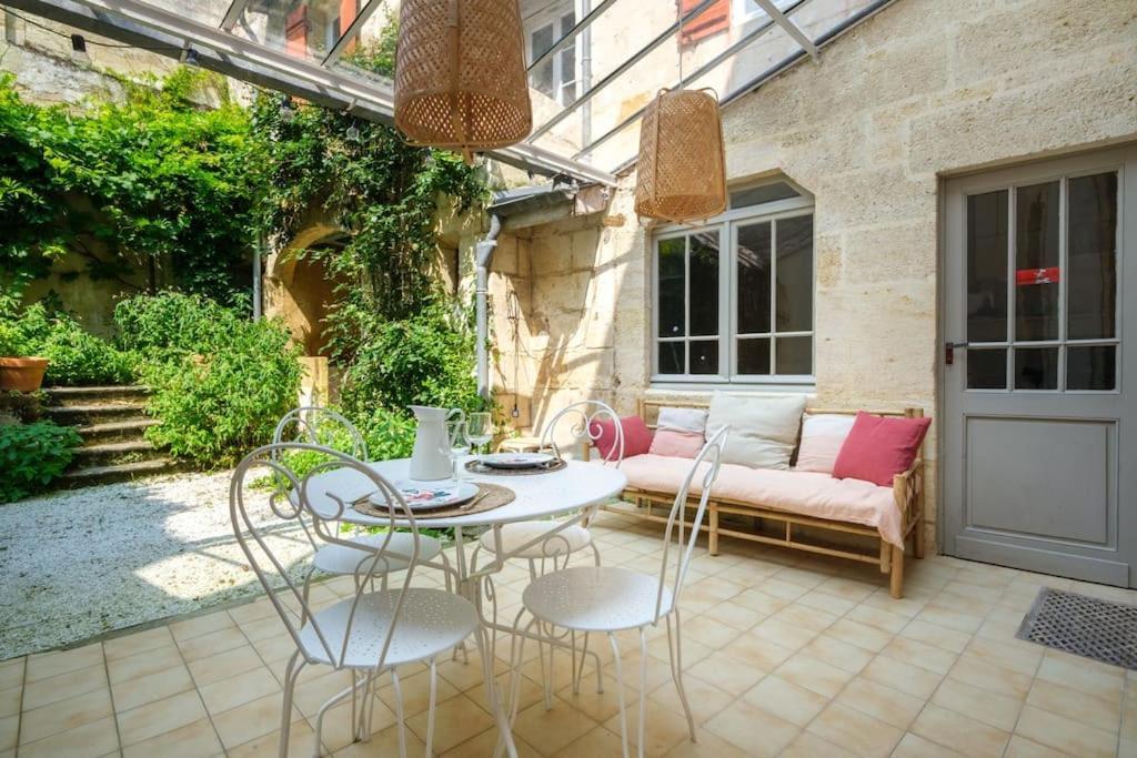 Appartement Avec Son Patio Dans Centre Historique De Bourg Екстериор снимка