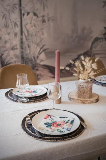 Appartement Avec Son Patio Dans Centre Historique De Bourg Екстериор снимка