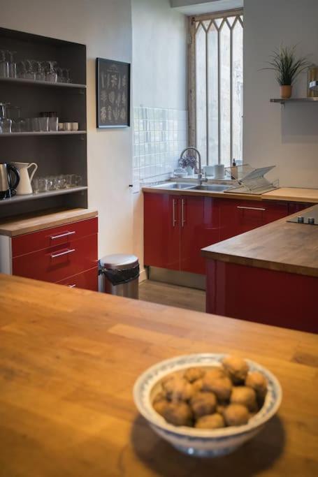 Appartement Avec Son Patio Dans Centre Historique De Bourg Екстериор снимка