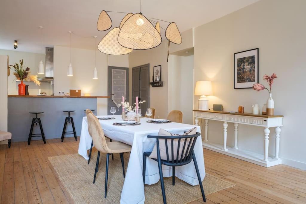 Appartement Avec Son Patio Dans Centre Historique De Bourg Екстериор снимка