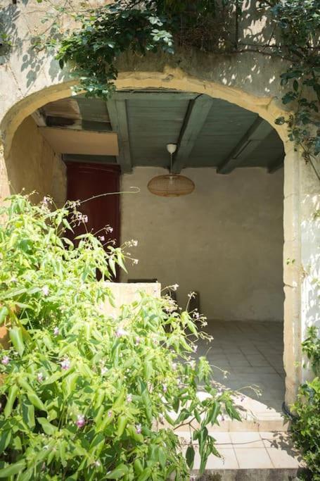 Appartement Avec Son Patio Dans Centre Historique De Bourg Екстериор снимка