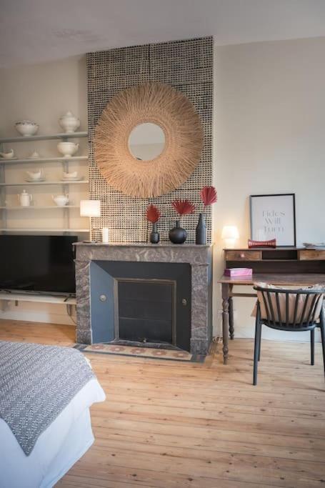 Appartement Avec Son Patio Dans Centre Historique De Bourg Екстериор снимка