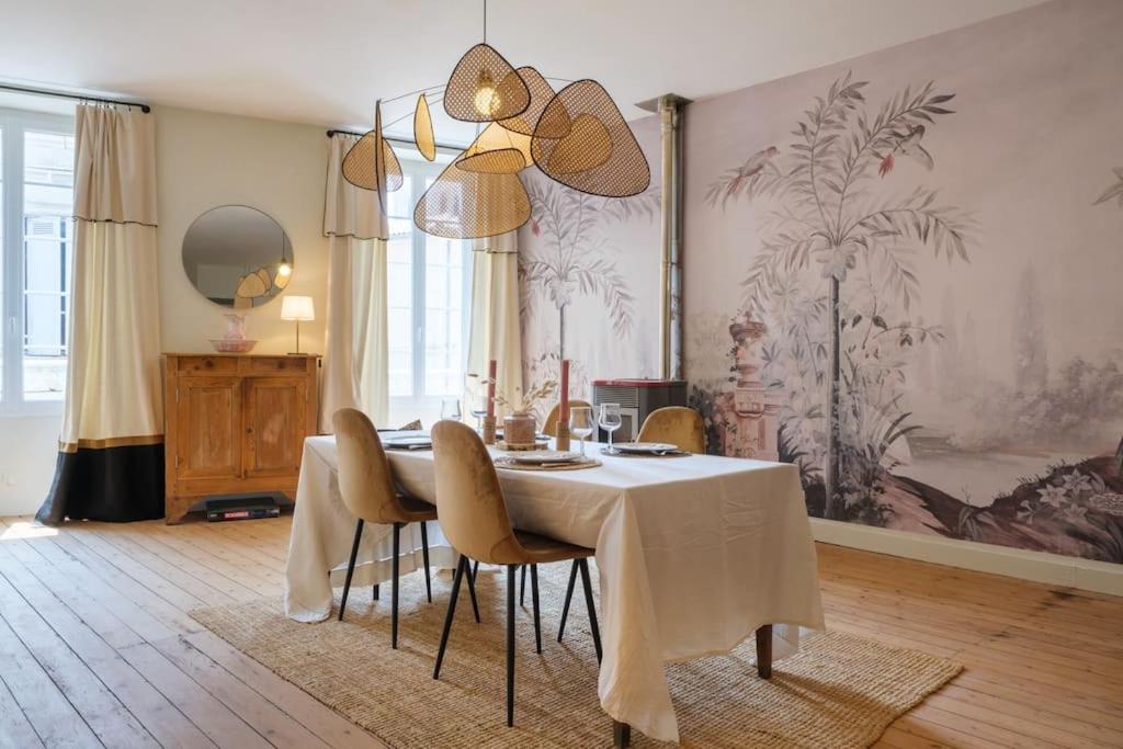 Appartement Avec Son Patio Dans Centre Historique De Bourg Екстериор снимка