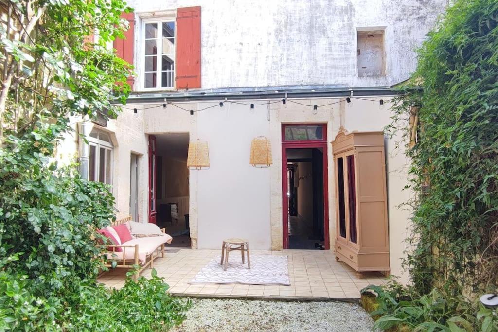 Appartement Avec Son Patio Dans Centre Historique De Bourg Екстериор снимка